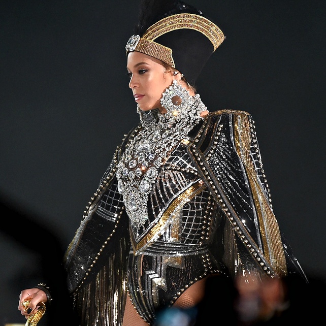 beyonce_en_el_festival_de_coachella_vestida_de_balmain